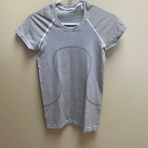 Lululemon Swiftly Tech Short Sleeve Size 4